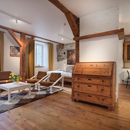 Historic Apartment With Private Garden In Old Town Tallinn Exterior photo