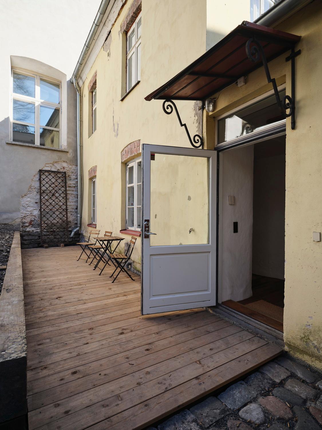 Historic Apartment With Private Garden In Old Town Tallinn Exterior photo