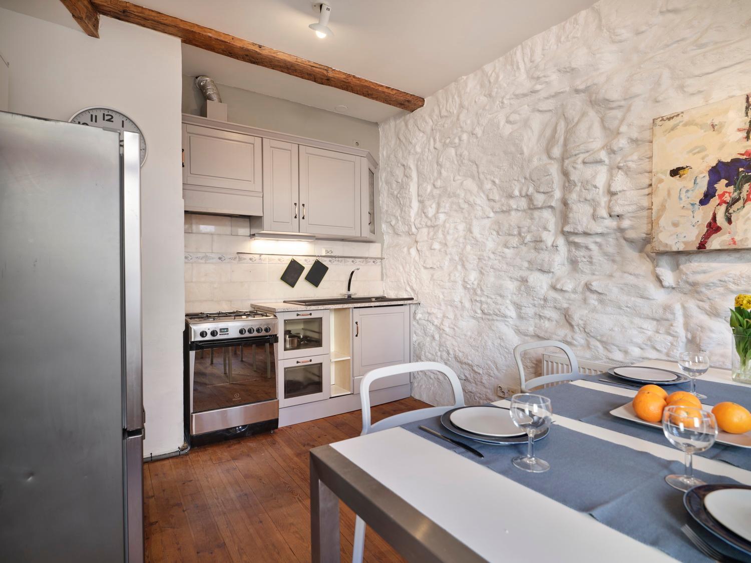 Historic Apartment With Private Garden In Old Town Tallinn Exterior photo